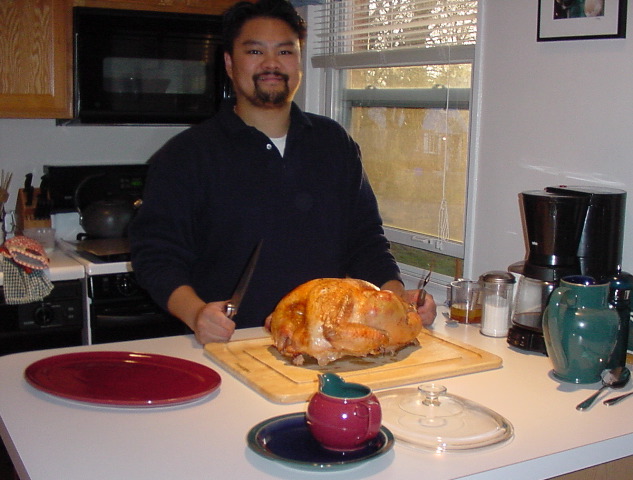 Daddy_carves_turkey_1