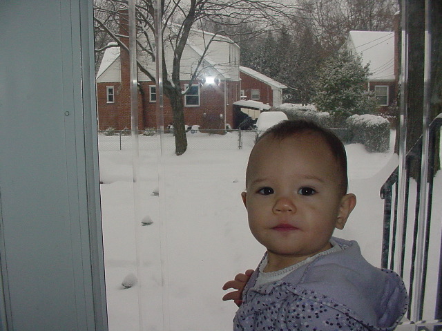 Emma_snow_day_11_mos_1
