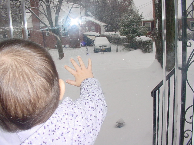 Emma_snow_day_11_mos_2